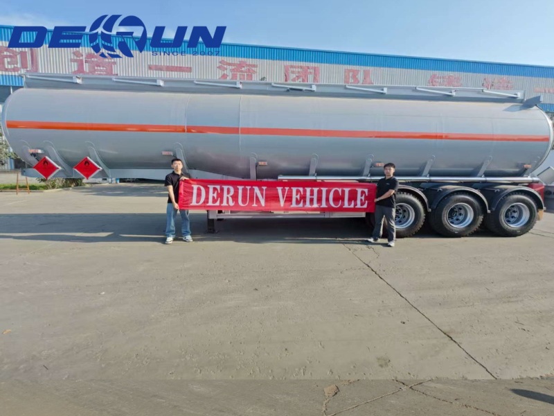 DeRunin kolmen akselin öljysäiliön semitaleri, joka on onnistuneesti lähetetty Argentiinaan