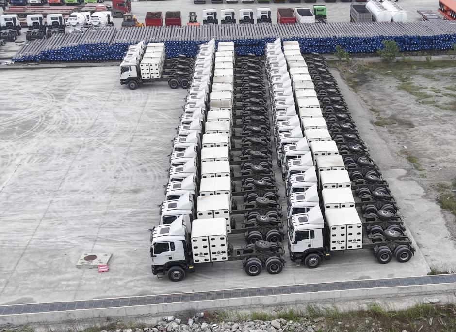 Yhdenmukainen toimituspalvelu ansaitsee lisää tunnustusta! 40 Sinotruk TX 6x4 CNG-traktoriautoa lähetettiin onnistuneesti Nigeriaan.
