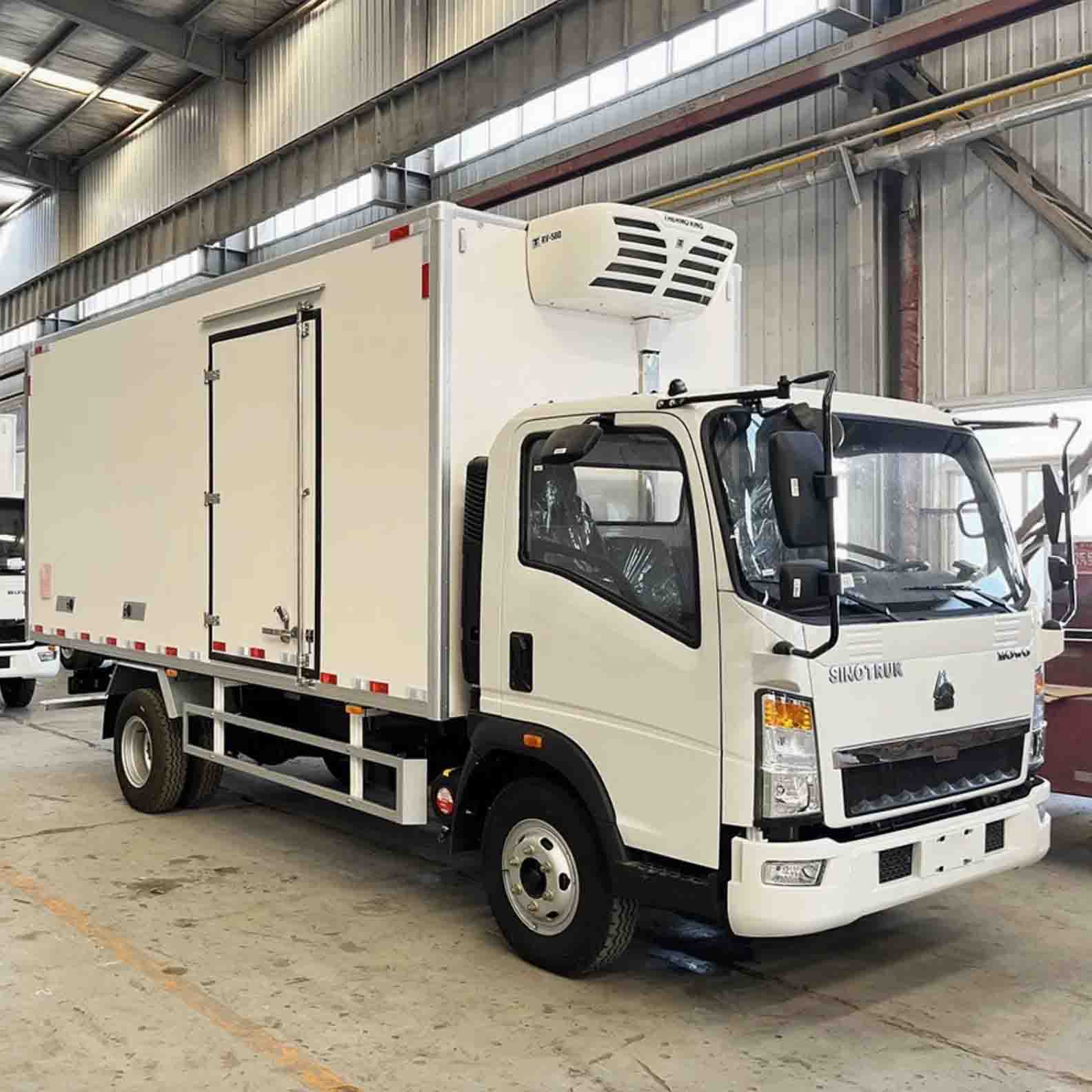 Sinotruk Howo jäähdytetty 4x2 Van -kuorma -auto